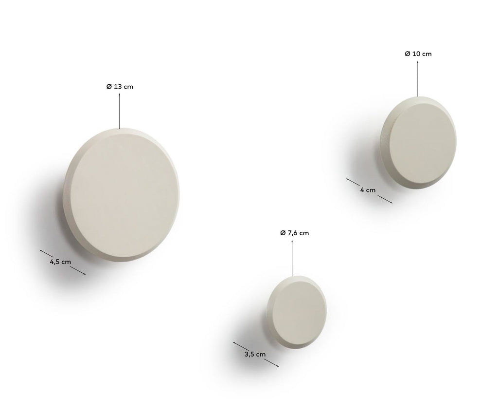 Set of 3 Nadua hangers in solid wood with a natural, beige beech finish.