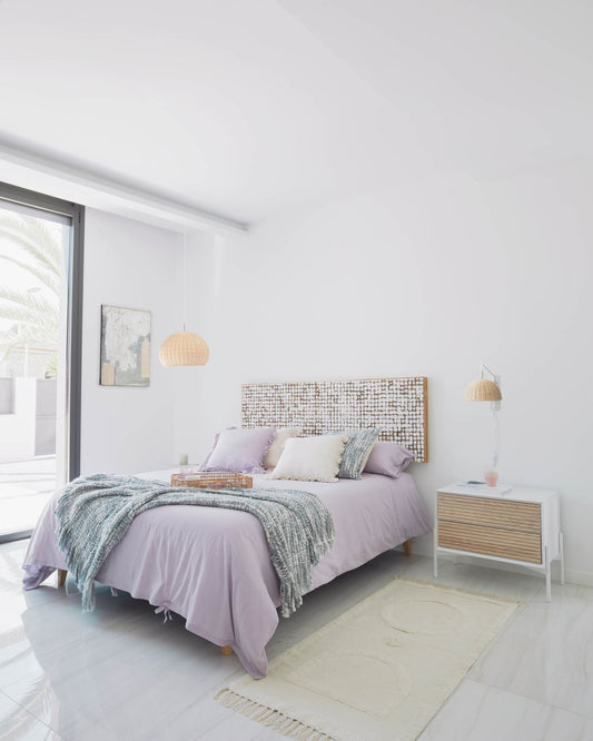 Damila wall light in metal with white finish and rattan with natural finish