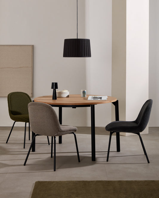 Montuiri round extendable table in oak veneer and with steel legs in a black finish, Ø90(170) cm