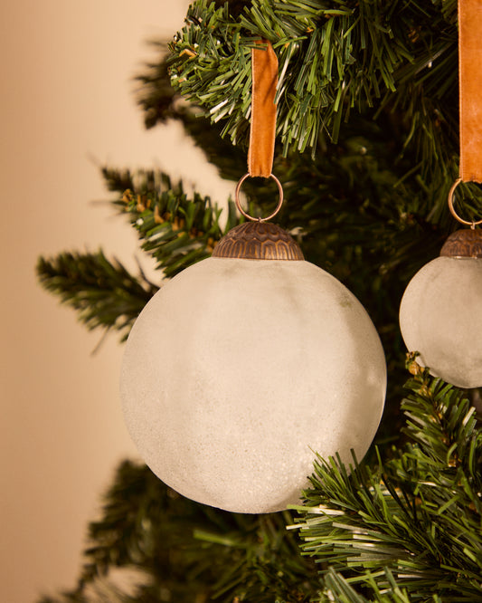 Talve set of 2 Christmas baubles made of white recycled glass, Ø 10 cm