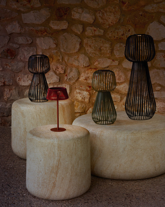 Reiba green metal solar table lamp