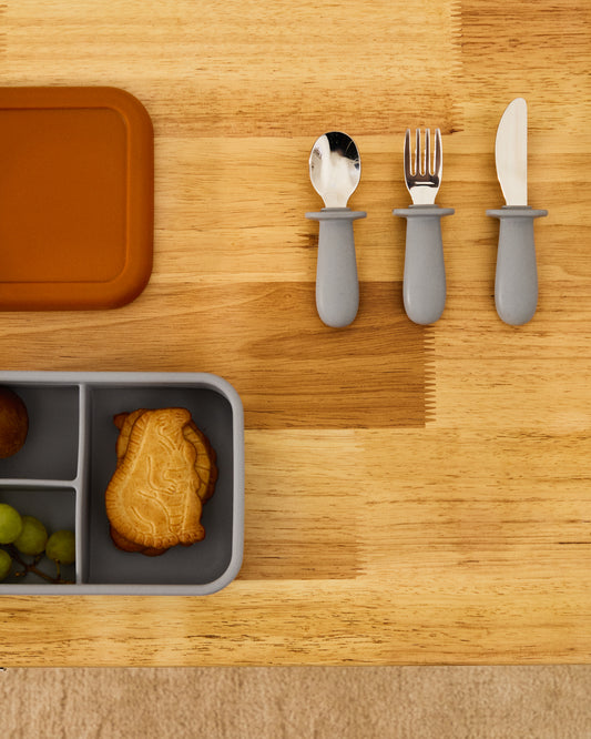 Lili lunch box in orange and blue silicone