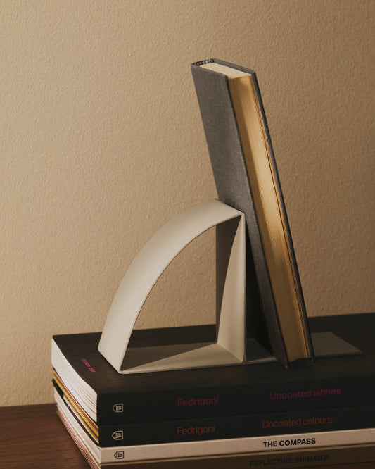 Mistra beige iron bookend