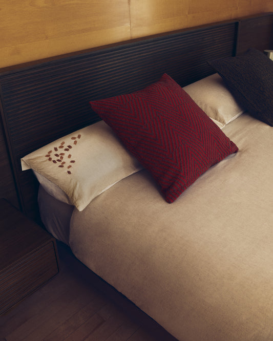 Virelda duvet cover and pillowcase set in beige cotton and linen with embroidered detail for 150cm bed