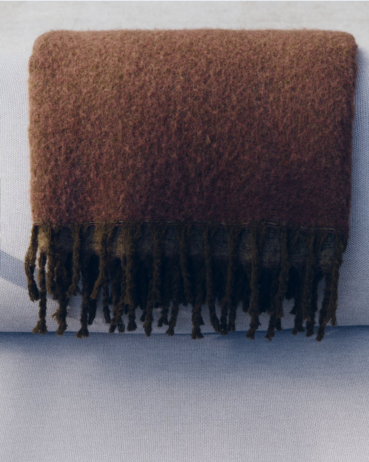 Elvori green blanket with fringing 170 x 130cm