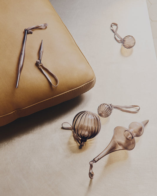 Oranel set of 2 brown recycled glass hanging ornaments Ø 9,5 cm