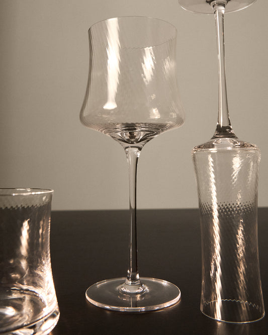 Alori clear wine glass with relief, 15 cl