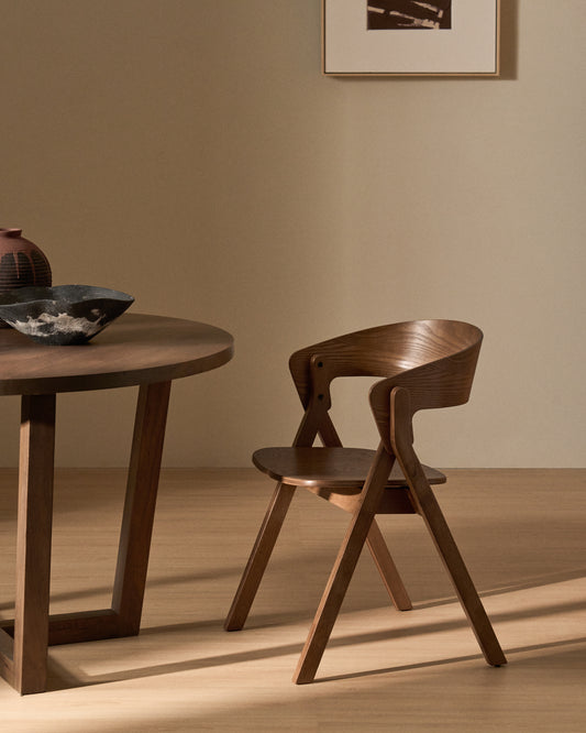 Godia chair in oak veneer with walnut finish