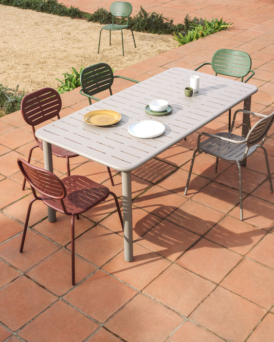 Brai outdoor table in taupe galvanised steel 180 x 90cm
