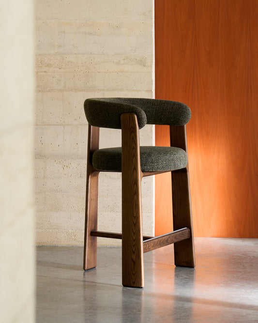 Granite stool with 3 legs in green chenille and solid ash wood with walnut finish FSC 100% 65cm.
