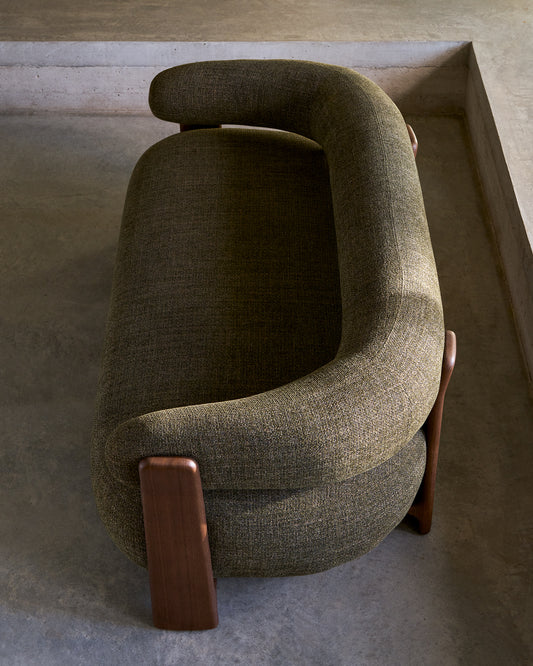 Granite 2-seater sofa in green chenille with solid ash wood legs with walnut finish 155cm FSC 100%