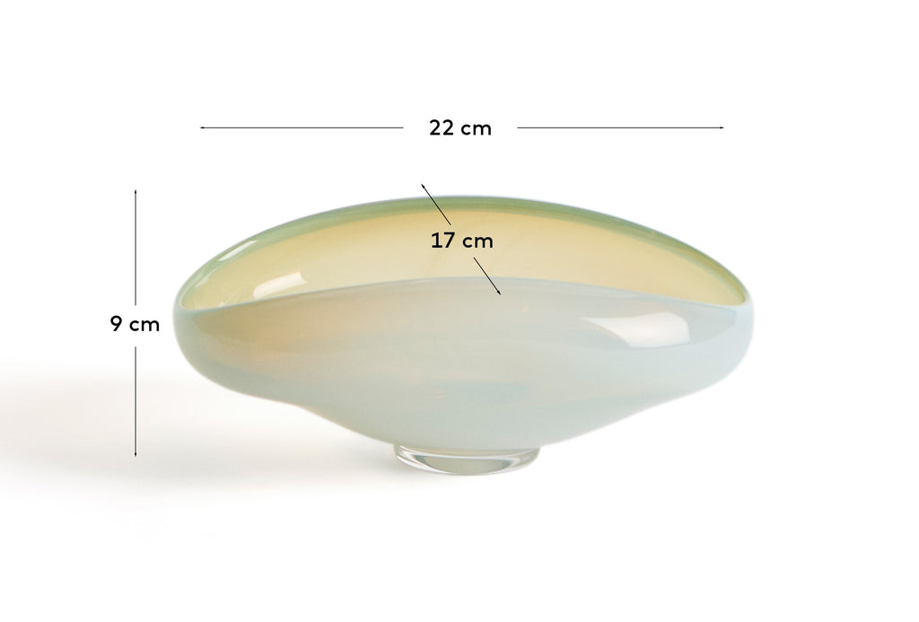 Nodila white glass centrepiece 23 x 16.5cm