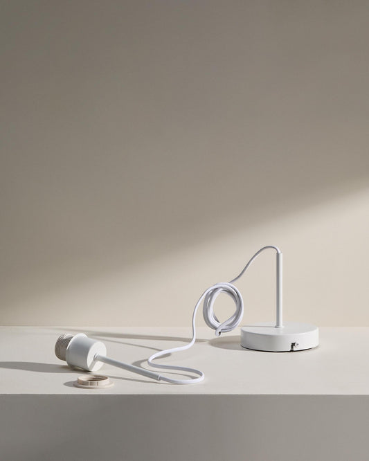 Fluvia metal lamp fitting in a white finish, 250 cm