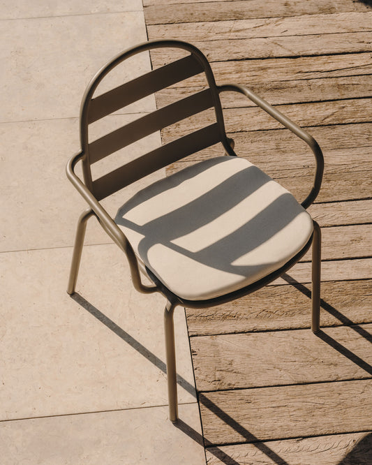 Joncols stackable outdoor chair in aluminium with green painted finish