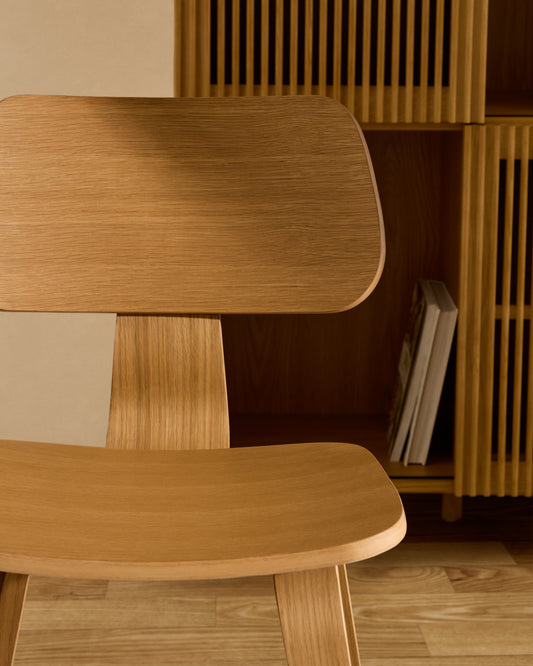 Gena chair in oak veneer