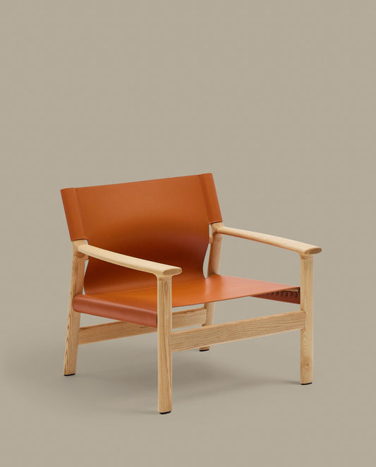 Jan armchair made of light brown recycled leather fibres and FSC 100% solid ash wood with natural tone finish