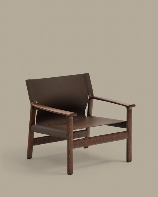 Jan armchair made of dark brown recycled leather fibres and FSC 100% solid ash wood with walnut-coloured finish