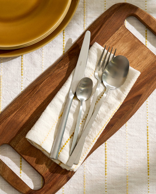 Dilora 16-piece stainless steel cutlery set with a matte finish
