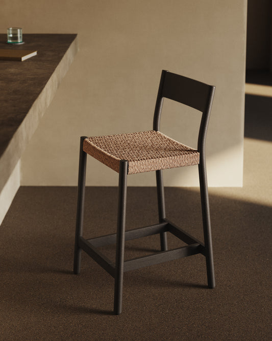 Yalia stool with backrest in solid oak wood with black finish and rope seat, 65 cm, FSC Mix Credit