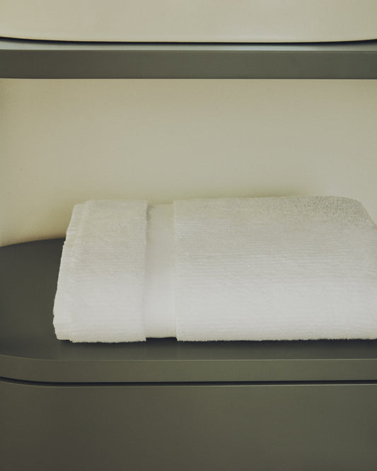 Olvira 100% cotton white jacquard bath towel 70 x 140cm