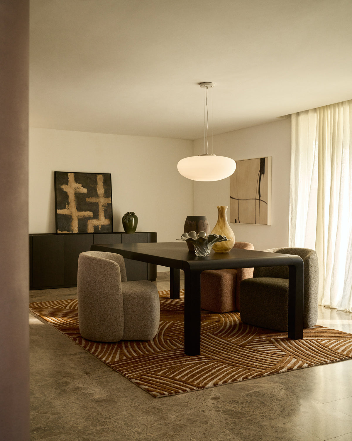 Corvena chair in beige chenille FSC 100%